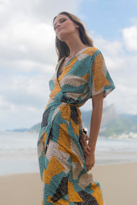 Animal Print pattern with yellow, blue, white and black spots - one size only. Dress for women or girls with transpassed, envelope style. Dress with short sleeves. You can wear as a beach cover up or to go out. Dress material: Viscolin. Made in Brazil.